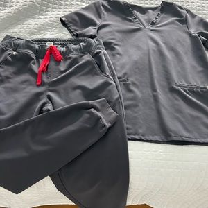 Figs charcoal scrub set size medium